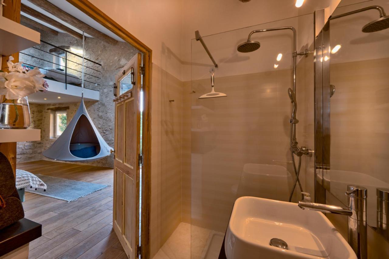 Maison Lou Roucas Bed & Breakfast *