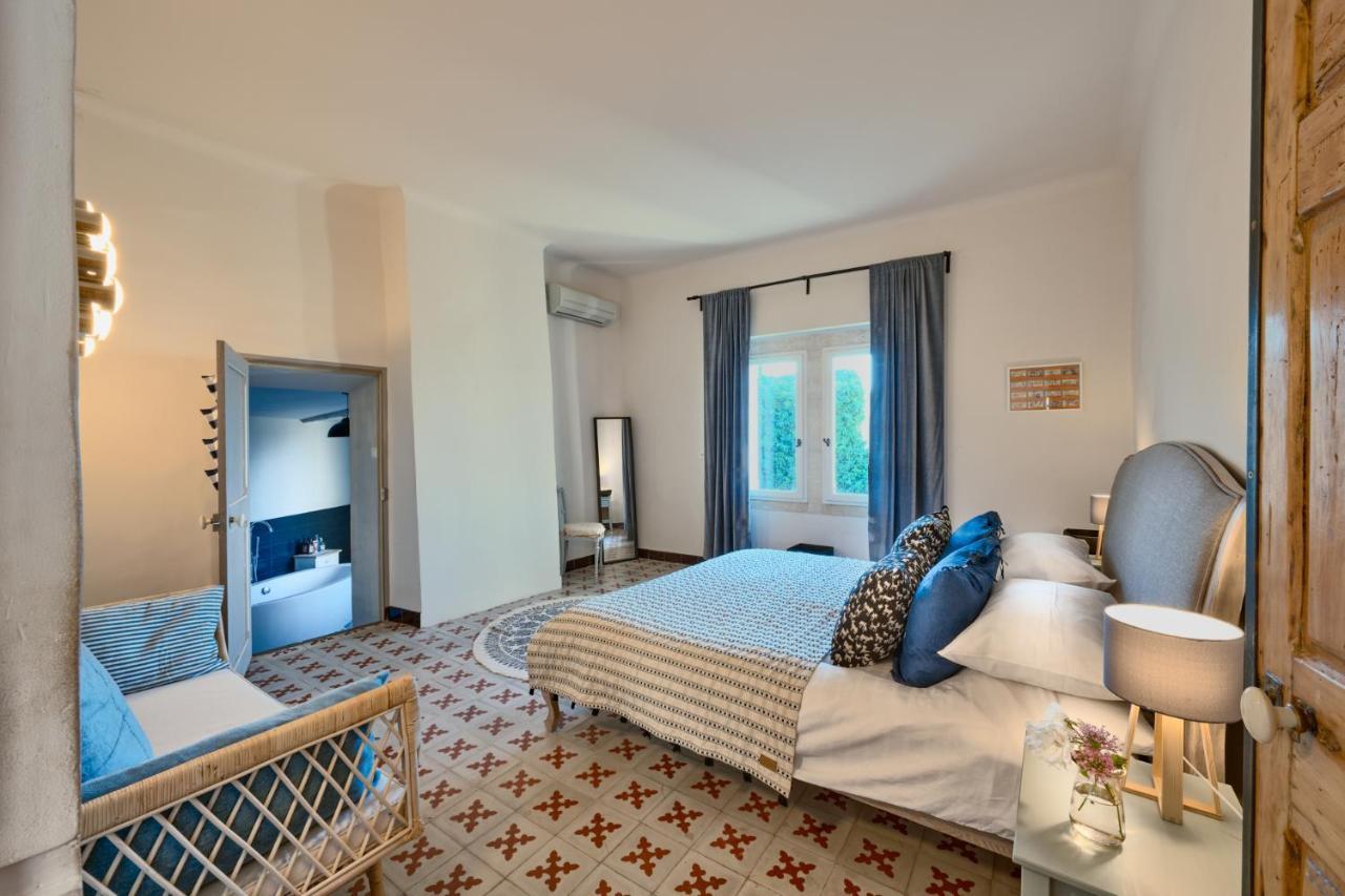 Maison Lou Roucas Bed & Breakfast